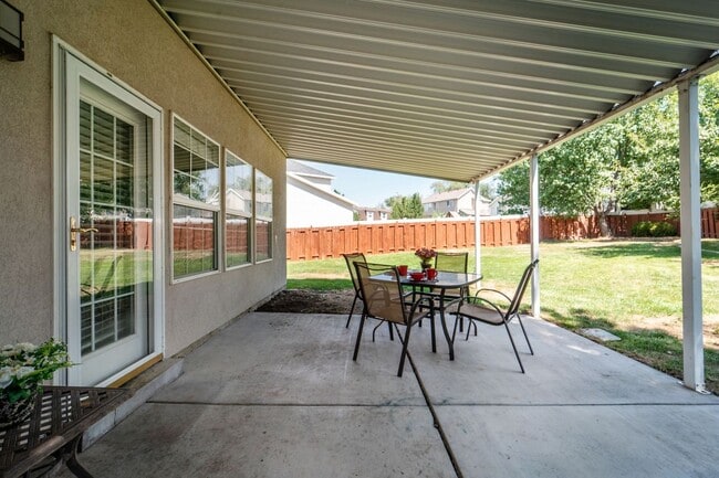 Building Photo - Beautiful Home in Midvale w/ attached 2 ca...