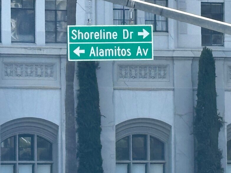 Building Photo - 933 E 1st St