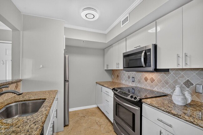 Building Photo - 135 Yacht Club Way