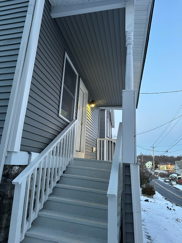 Building Photo - 533 W State St