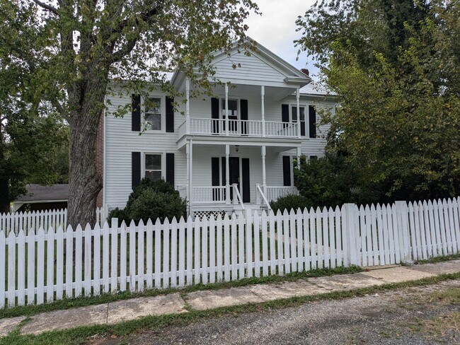 Building Photo - 301 Pendleton St