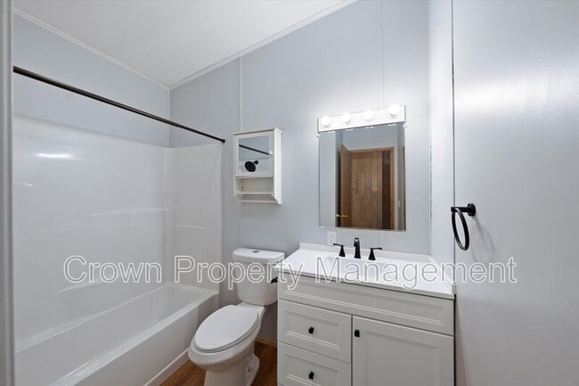 Building Photo - 2520 E Edgewood Dr