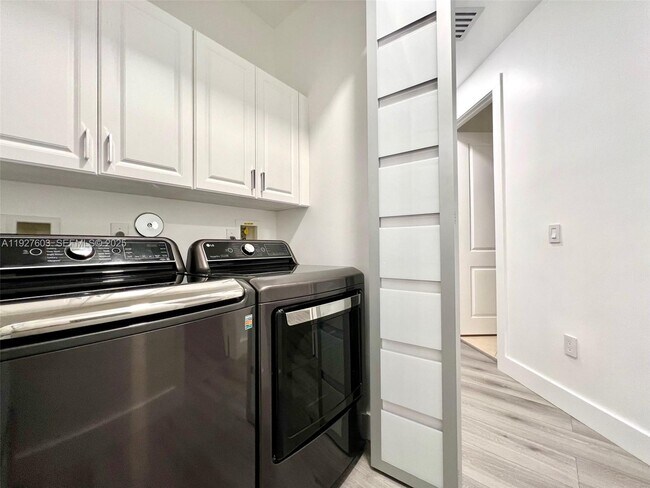 Building Photo - 2955 NW 126th Ave