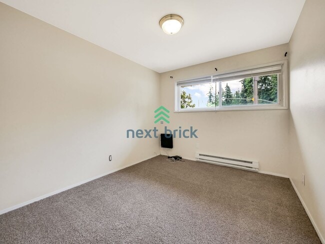 Building Photo - 3 Bed and 1 Bath Single-family Home is Ava...
