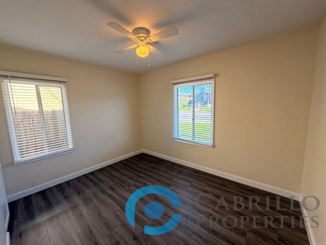 Building Photo - 2412 Chicago St