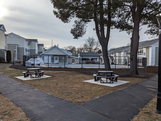 Building Photo - 26 Beacon St