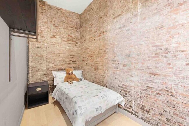 Building Photo - 25 Peck Slip