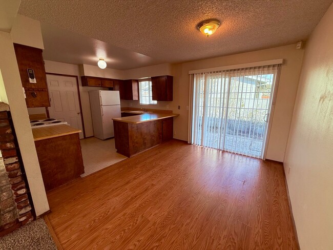 Building Photo - Cozy 3-Bedroom 2-Bath Home Situated on a C...