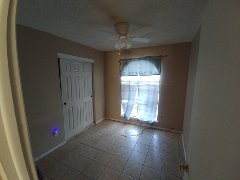 Br2 - 10761 Port Arthur Ln