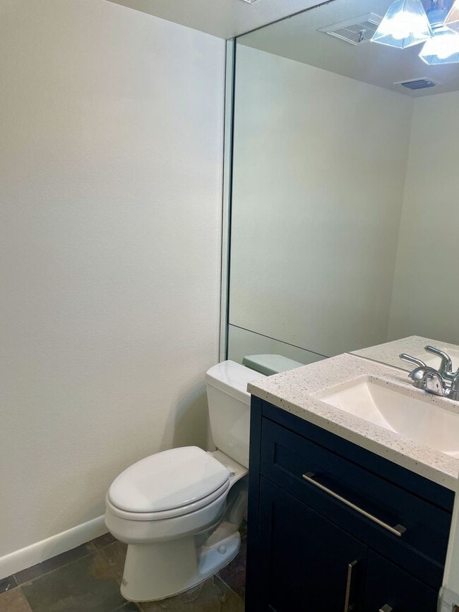 Building Photo - Stunning 1 Bedroom in the Heart of Biltmore