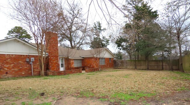 Building Photo - South Tyler! Beautiful 4 Bedroom, 3 Bath H...
