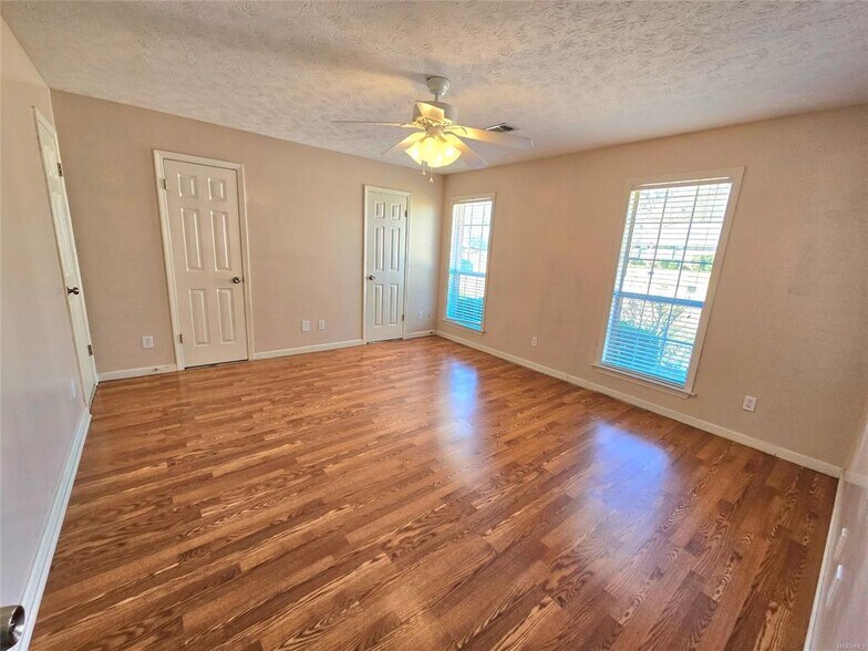 Building Photo - 5825 Portsmouth Dr