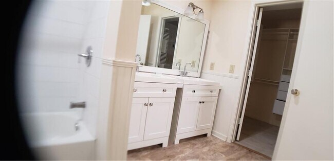 Building Photo - 4083 Deerbrook Way SW