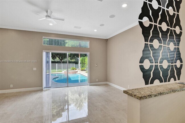 Building Photo - 1100 Chinaberry Dr