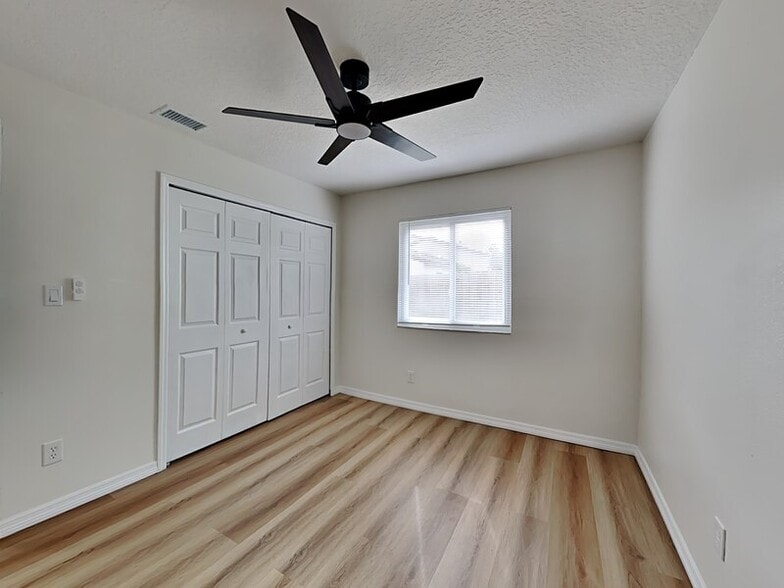 Building Photo - 739 Golden Sunshine Cir