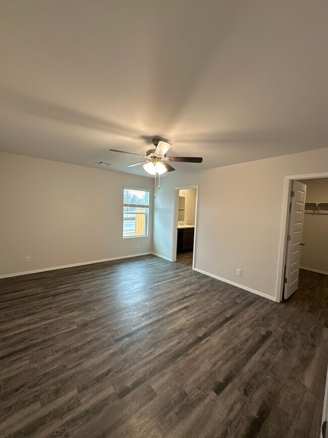 Building Photo - Now Pre-Leasing — Spacious 3 Bed, 2 Bath Home in Park Place!