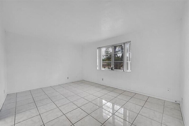 Building Photo - 2950 NW 46th Ave