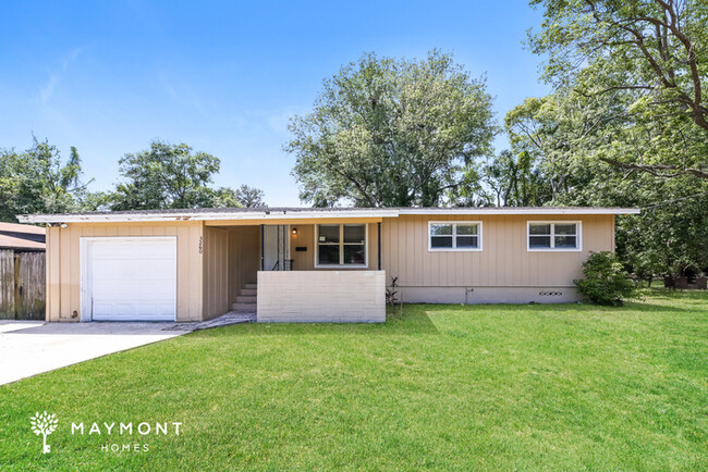 Primary Photo - Charming 3-Bedroom Home Near Downtown Jack...