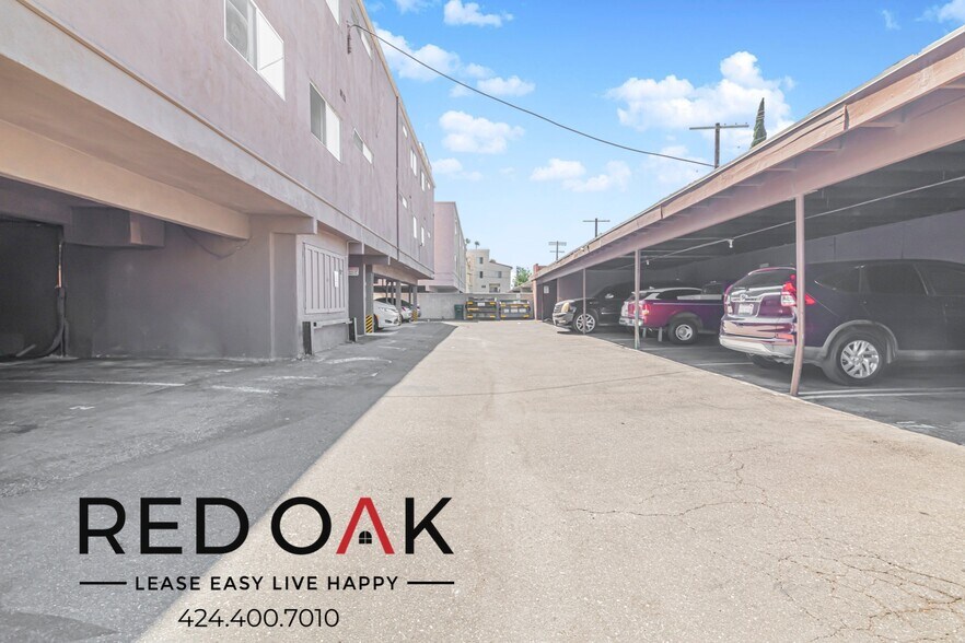 Building Photo - 15405 Vanowen St