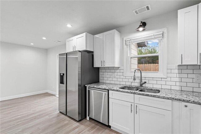 Building Photo - 1342 N Hampton Rd