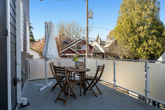 Building Photo - 4510 1st Ave NE