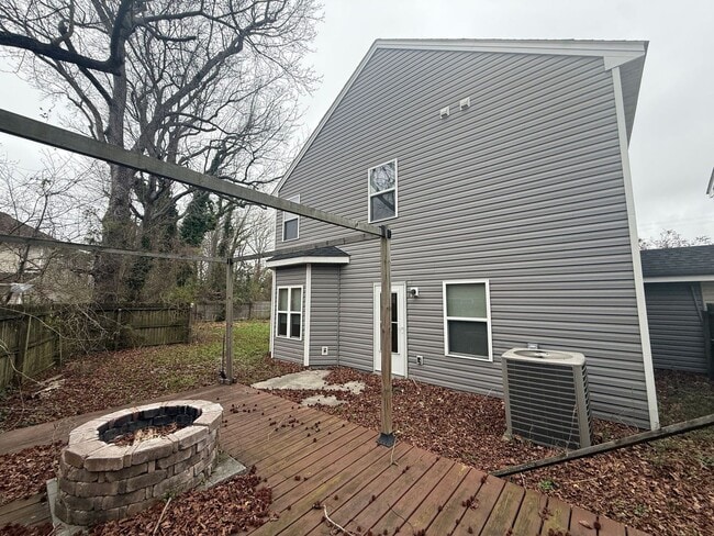 Building Photo - Spacious 4BR Home with Large Fenced Yard & Prime Location