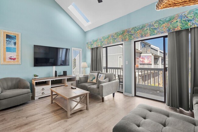 Building Photo - Fully Furnished W/ All Utilities Included! Seasonal Rental available 9/1/25-3/31/26