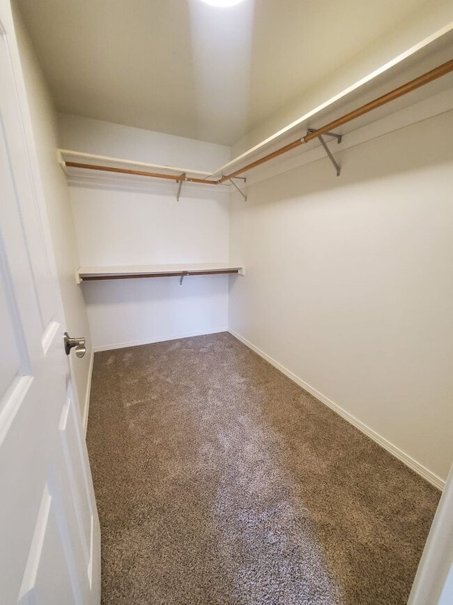 Building Photo - Quartz Ave 3plex/Ariserem-014