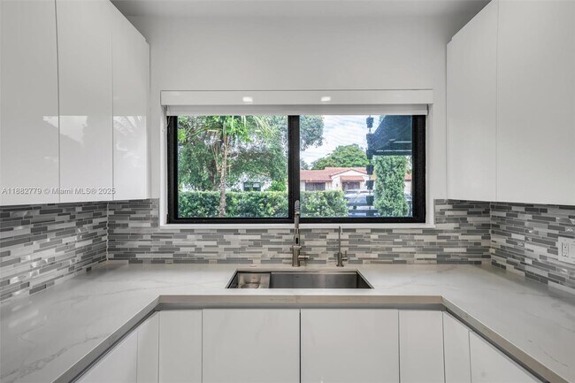 Building Photo - 2484 SW 25th St