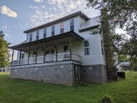 Building Photo - Welcome to this charming 3-bedroom, 1-bath...