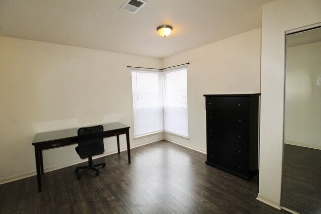 Building Photo - 1336 Hunters Rd