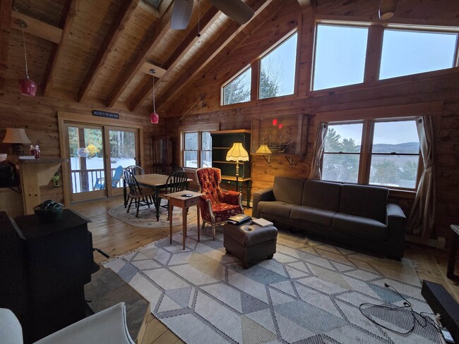 Building Photo - 18 Mirror Lk Hts