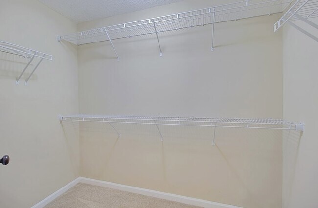 Building Photo - 935 Mustang Ln NE