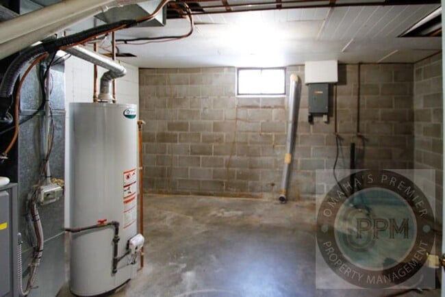 Building Photo - Spacious 3Bed/ 1Bath Home