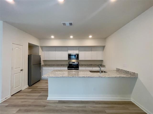 Building Photo - 301 Marsh Ln