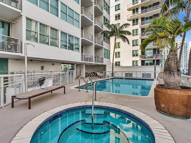 Building Photo - 2200 NE 4th Ave