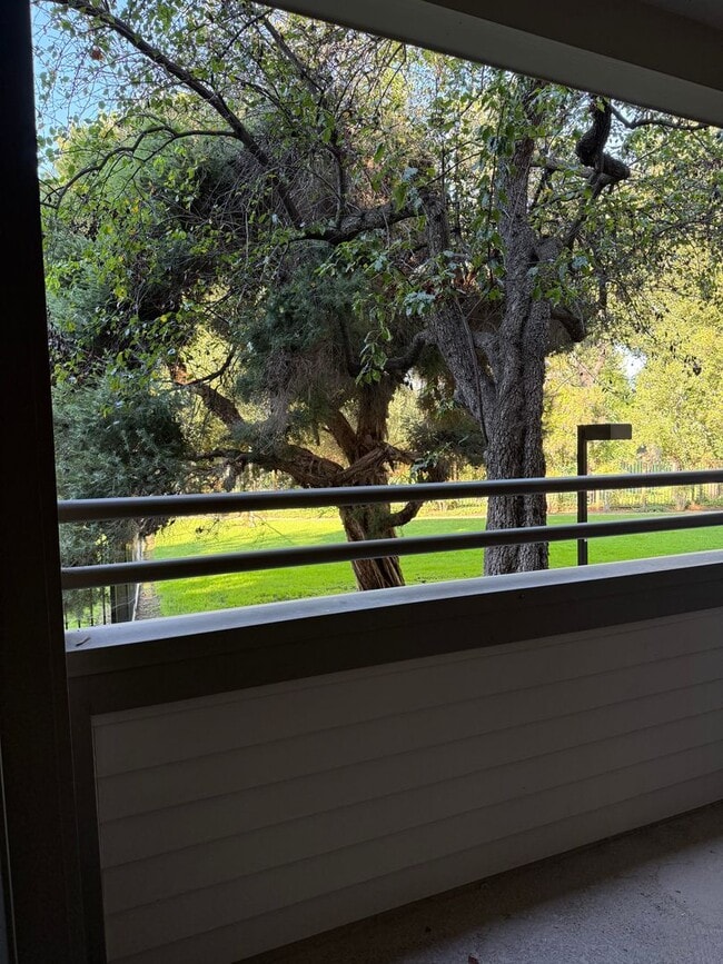 Building Photo - Spacious 2 Bedroom 2 Bath Condo with a View