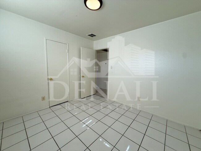 Building Photo - 7007 S 8th St