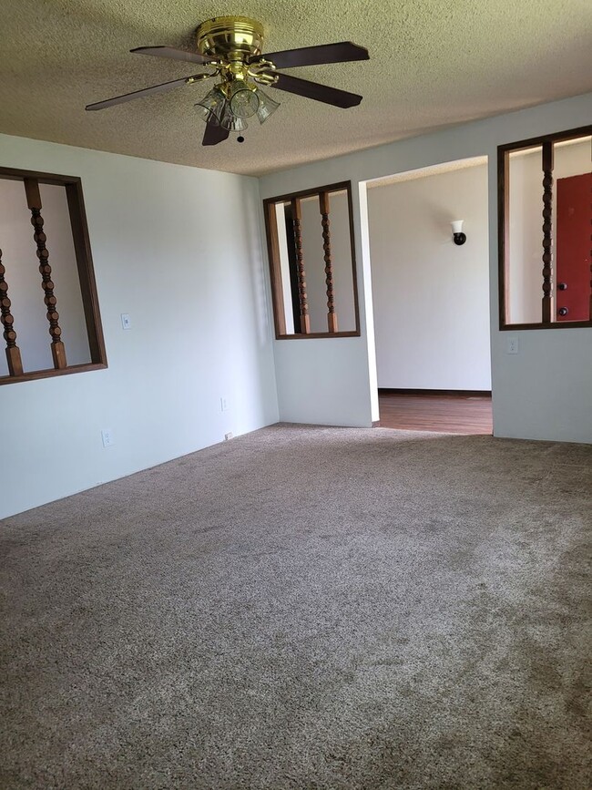 Building Photo - 3 bedrooms 2 bath