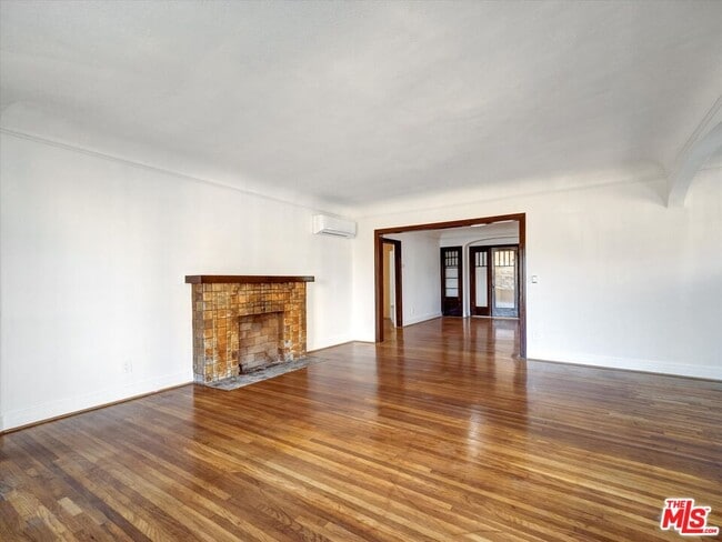 Building Photo - 243 N Berendo St