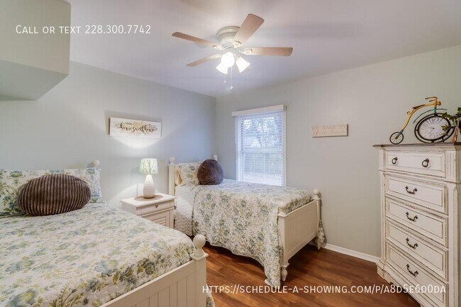 Building Photo - 419 E 2nd St