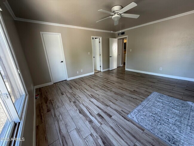 Building Photo - 7812 E Pleasant Run