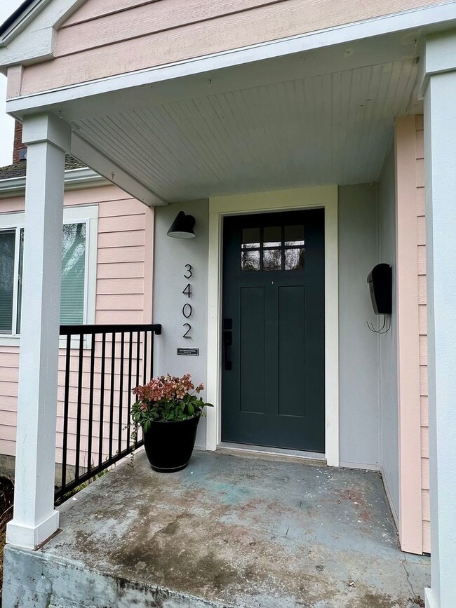 Building Photo - Charming 2 BD + Studio (Water Included)
