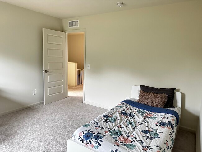 Building Photo - 6083 Flagler Ln