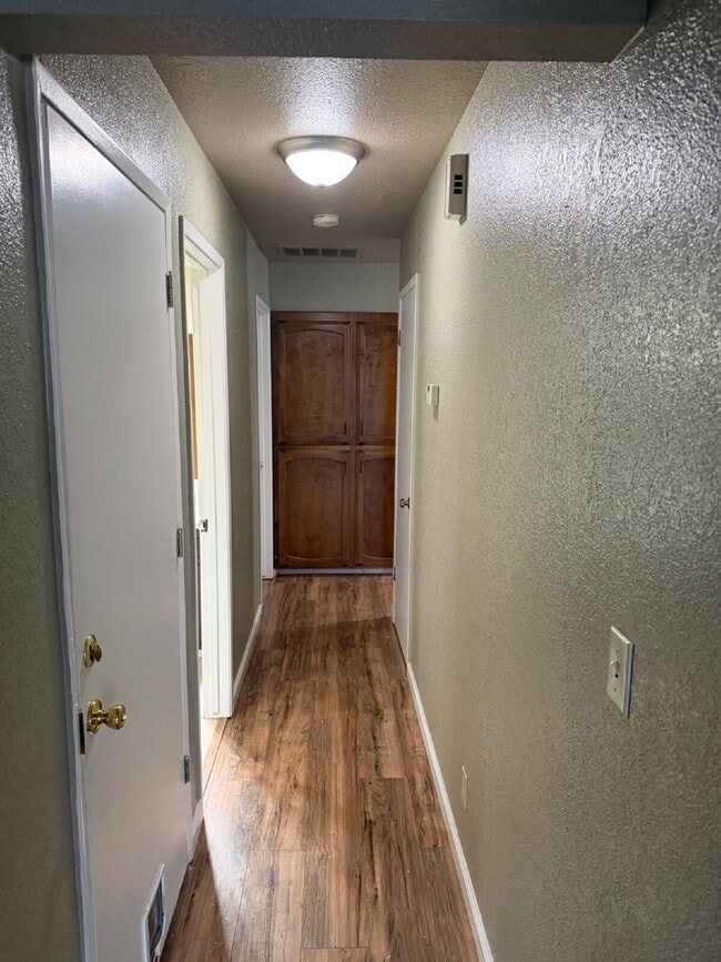 Building Photo - North Merced Near the college-Spacious 2-Bedroom Duplex Retreat: Modern Comfort with 2 Full Baths...