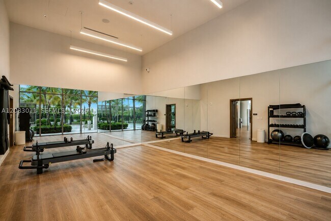 Building Photo - 2411 Laguna Cir
