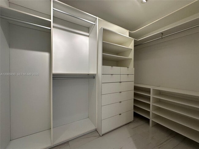 Building Photo - 251 Crandon Blvd
