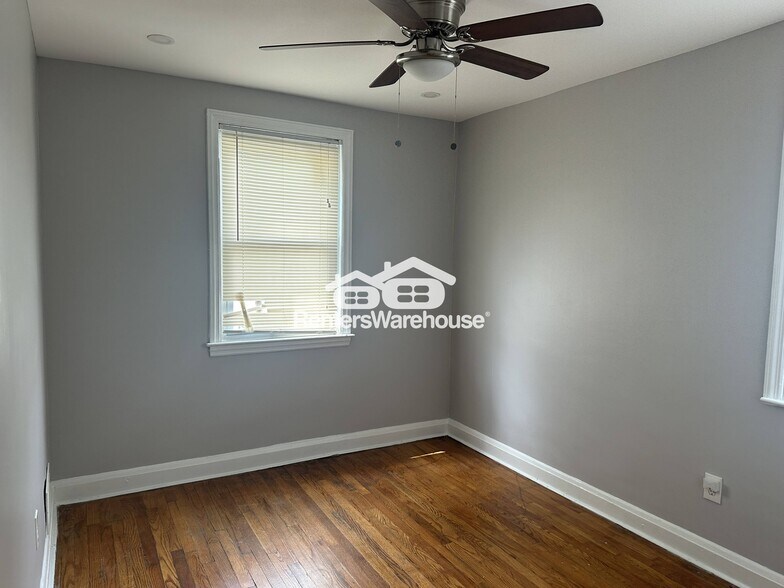 Building Photo - 5926 Belle Vista Ave