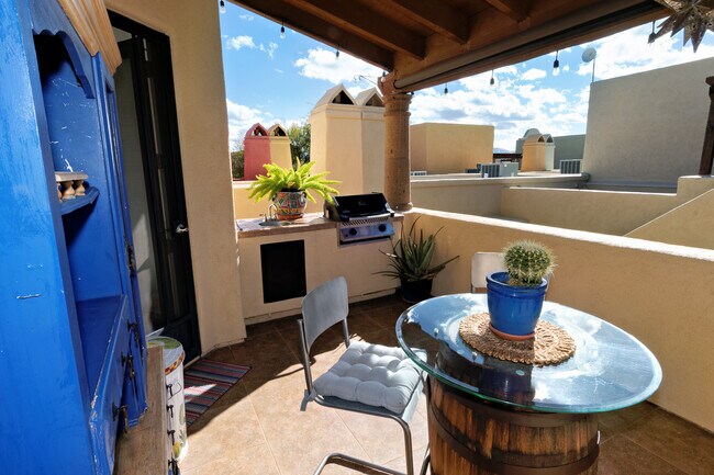 Skydeck - 403 Post Way