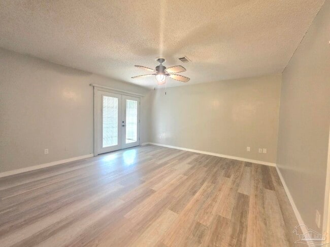 Building Photo - 760 Briarwood Dr